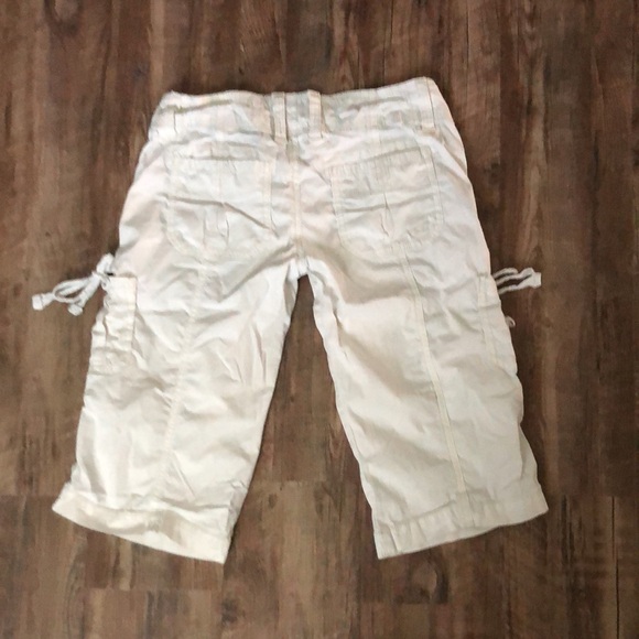 🪷 5/10 🪷 Hollister white shorts stretch in good condition - Picture 2 of 4